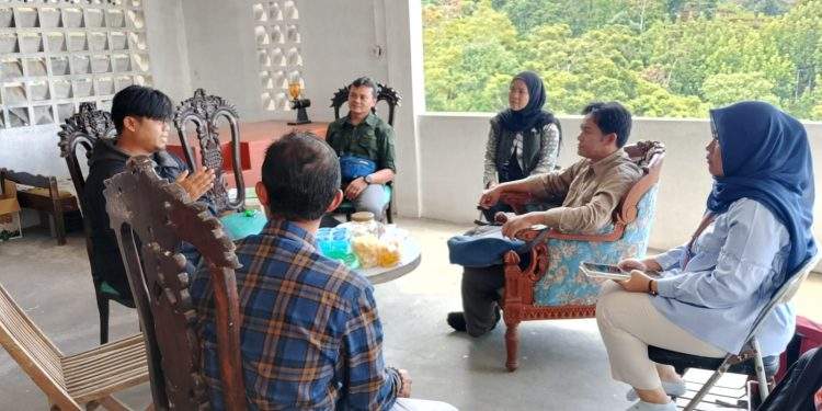 Perhutani Dukung BPHL Wilayah VII Ciamis Evaluasi Kemitraan Kehutanan di LMDH Tani Mukti Giri Jaya