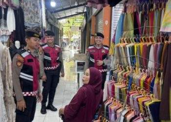 Personel Perintis Presisi Samapta Sambangi Aktivitas UMKM di Pasar Sentral Sungguminasa
