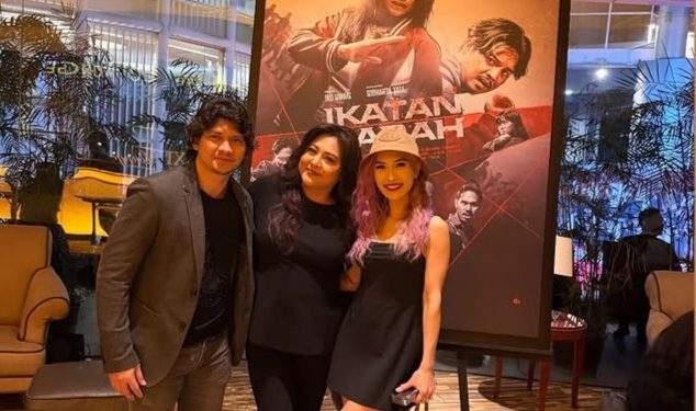 Puput Carolina Hadir di Gala Premiere Ikatan Darah, Menguatkan Nuansa Elegan Industri Hiburan