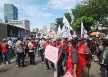 100 Orang Buruh Datangi DPR/MPR dalam Rangka Mayday, Polda Metro Jaya Menyambut dengan Humanis