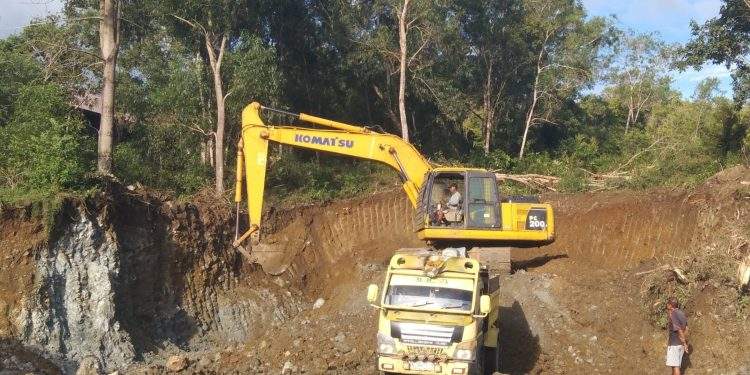 Dugaan pengambilan tanah galian c ilegal di cappo Barru dipakai untuk timbunan perumahan