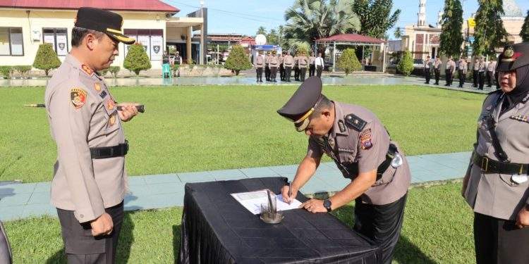 Kapolres Pasbar Pimpin Sertijab Kabag Ren: Komitmen Moral Tingkatkan Pelayanan Publik