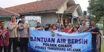 Polres Tangsel Salurkan Air Bersih untuk Warga Terdampak Kekeringan di Kranggan