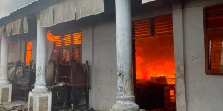 Ruang Kelas SMPN 9 Tebing Tinggi Terbakar, Diduga Akibat Korsleting Listrik