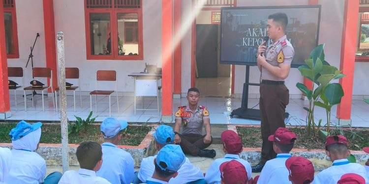 Polri Kerahkan 372 Taruna Akpol Dampingi Siswa di 73 Sekolah Rakyat Bersama Taruna Akademi TNI