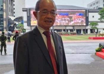 Luhut dan Maruli Kunjungi Alm Kenan Simanjuntak di Rumah Duka   