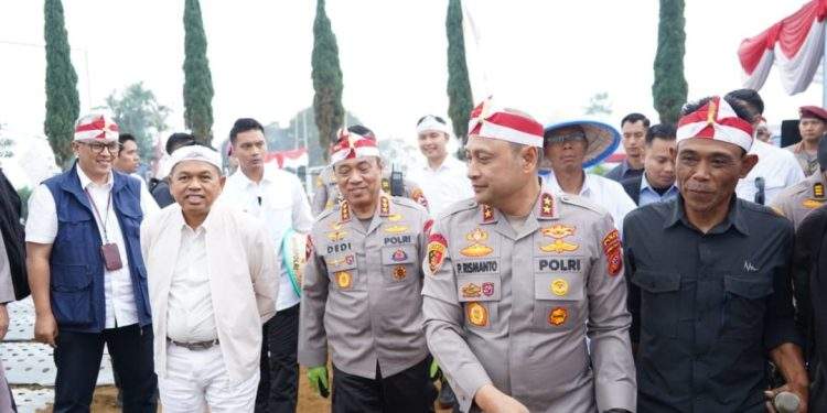 Polri Tanam Serentak Bawang Putih di 14 Daerah di Jawa Barat