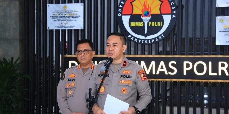 Hari Ke-6 Pascagempa, Polri Terus Bergerak: Brimob dan Bantuan Logistik Konsisten Dikirim ke NTT