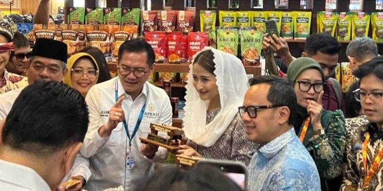 Dr. Joune J.E. Ganda, S.E., Dalam Keikutsertaan Pameran APKASI 2026, Terus Mendorong Pengembangan Ekonomi daerah Pemkab Minahasa Utara Melalui Sektor Kuliner, UMKM, Pariwisata Dan Investasi
