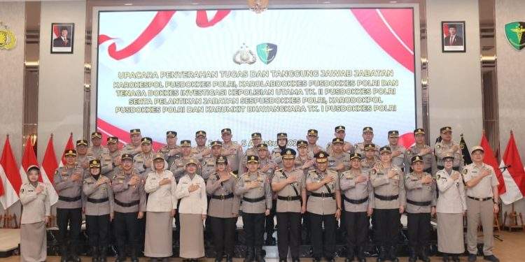 Kapusdokkes Polri Pimpin Upacara Pelantikan Jabatan Sespusdokkes Polri, Karodokpol Pusdokkes Polri dan Karumkit Bhayangkara Tk.I Pusdokkes Polri.