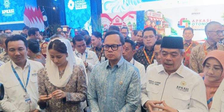 Asosiasi Pemerintah Kabupaten Seluruh Indonesia (APKASI) Menggelar Apkasi Otonomi Expo (AOE) 2026 Yang Berlangsung Pada Tanggal 27–29 Agustus 2026 Di Indonesia Convention Exhibition (ICE) BSD City, Kabupaten Tangerang, Banten