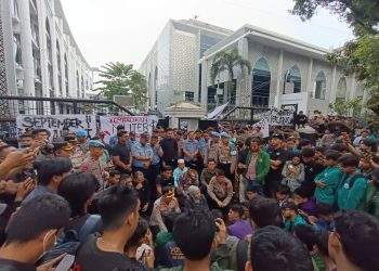 Setelah Ketegangan Dipagar DPRD,BEM SI Sumut Tuntutan Tanda Tangan