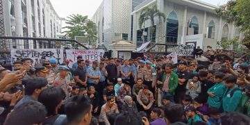 Setelah Ketegangan Dipagar DPRD,BEM SI Sumut Tuntutan Tanda Tangan