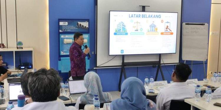 Kajari Kota Bogor Berikan Pembekalan Risiko Hukum dan Benturan Kepentingan kepada 30 Manajer dan Asisten Manajer Perumda Tirta Pakuan