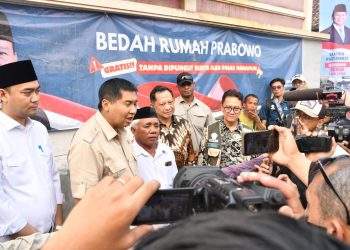 Komisioner BP Tapera Dampingi Menteri PKP dalam Kunjungan Program Bedah Rumah dan Gentengisasi di Purwakarta