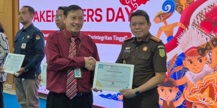 Kejari Kota Bogor Raih Penghargaan KPPN Bogor atas Penyampaian SPM Gaji Induk secara Cepat dan Akurat