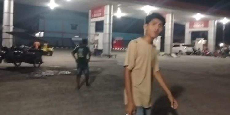 Pemukulan Handphone Wartawan Harian SIB Oleh Petugas SPBU Saat Rekam Keluhan Warga Soal Pertalite