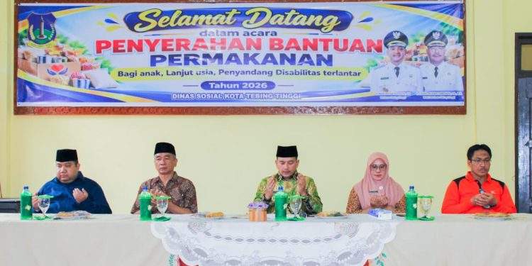 Serahkan Bantuan Wali Kota Tebing Tinggi Ajak ASN DAN MASYARAKAT Tingkatkan Empati Kepada Warga Kurang Mampu