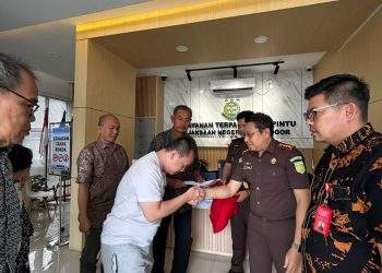 KEJARI KOTA BOGOR TUNTASKAN PERKARA MELALUI KEADILAN RESTORATIF, TERSANGKA DISERAHKAN KEPADA KELUARGA