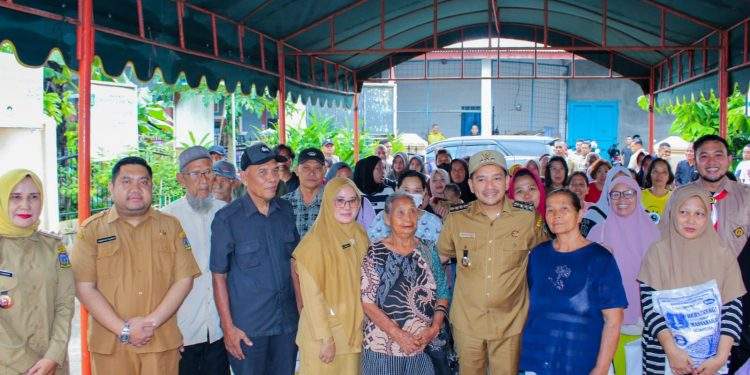 Serahkan Bantuan Pangan,Wali Kota Tebing Tinggi Mintak Bantuan Tidak Diperjualbelikan