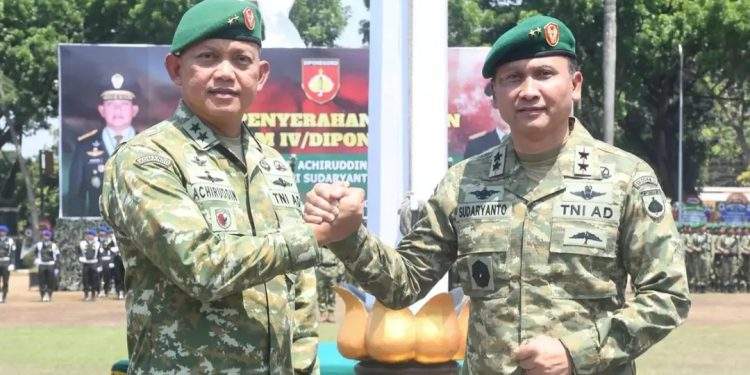 Estafet Kepemimpinan Kodam IV/ Diponegoro Berlanjut, Mayjen TNI Sudaryanto, S.E., M.Han. Terima Penyerahan Satuan dari Mayjen TNI Achiruddin, S.E., M.Han. 